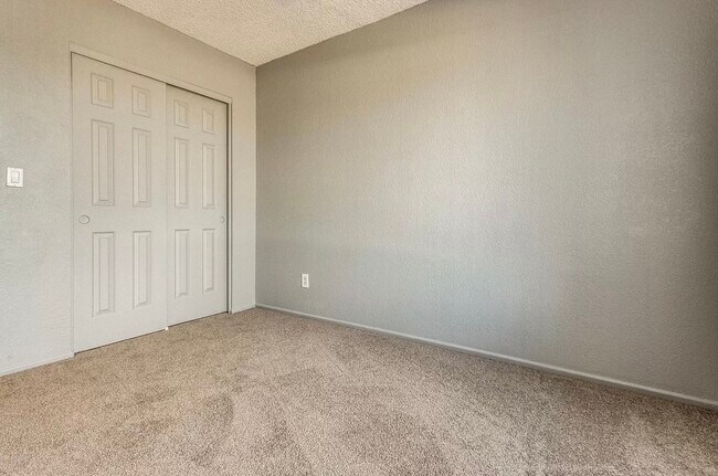 Building Photo - 4828 W Orangewood Ave