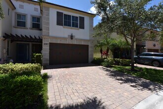 Building Photo - 2061 Foxtail View Ct