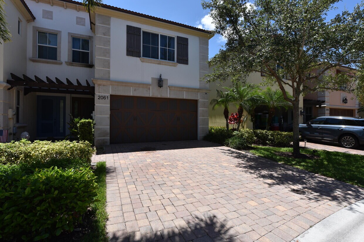 Foto principal - 2061 Foxtail View Ct