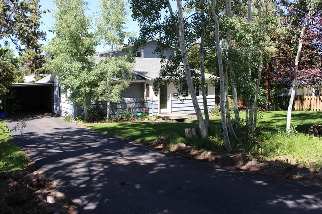 Building Photo - 636 NE Irving Ave