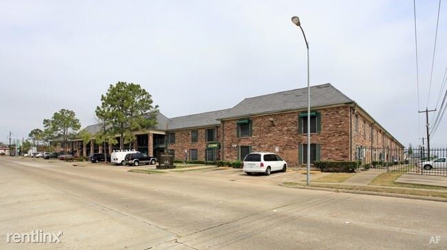 Building Photo - 8600 Sands Point Dr
