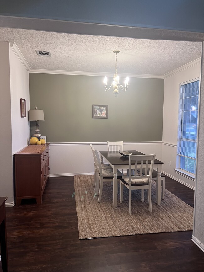 Foto del edificio - 7109 Chandler Dr