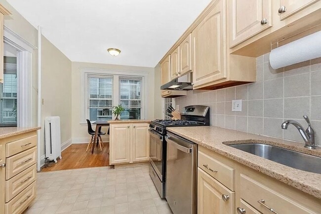 Photo - WOW!!! NO FEE AND VERY NICE 2 BED AVAILABLE 9/1 House