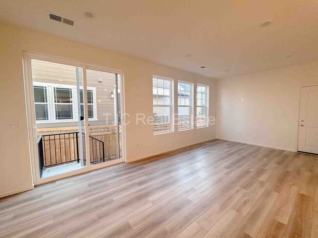 Building Photo - 6278 N Nepal Ct