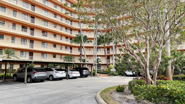 Building Photo - 7370 S Oriole Blvd