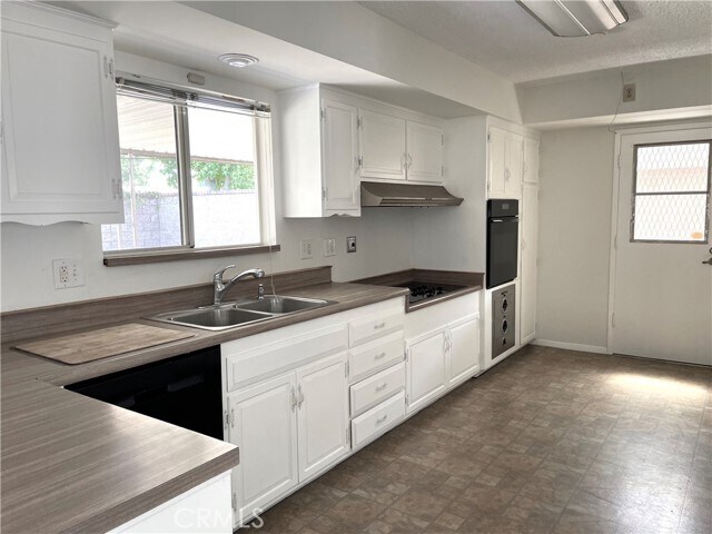 Building Photo - 3001 Coleridge Dr