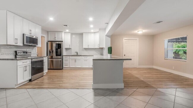 Foto del edificio - 740 Beachwood Ln