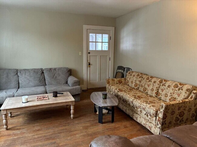 Foto del edificio - 3 Bed 2 Baths close to UWEC! Available June 1st 2025