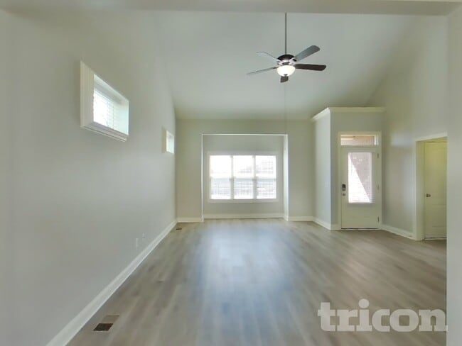 Building Photo - 839 S Westland Ave