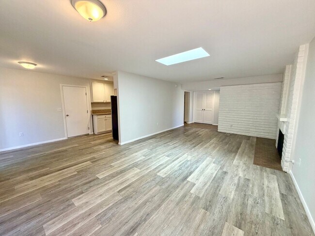 Foto del edificio - 4618 Collwood Ln