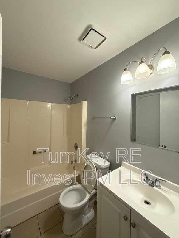 Building Photo - 1481 Andover Dr