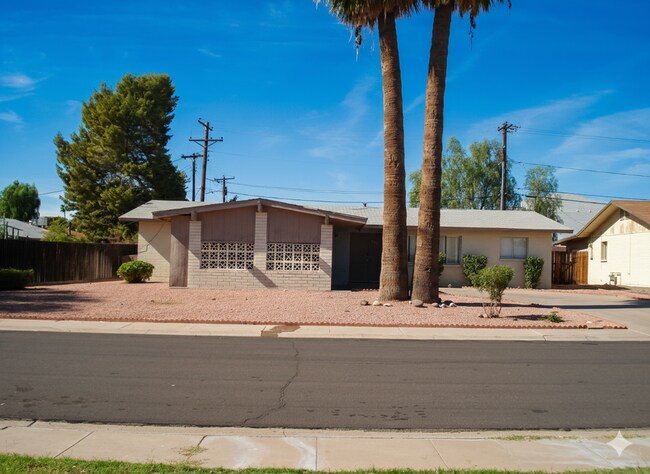 Foto del edificio - LARGE 4BR - 2BA HOUSE - LARGE BEDROOMS - R...