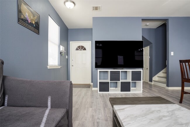 Building Photo - 6419 Waldron Dr