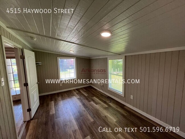 Foto del edificio - 4515 Haywood St