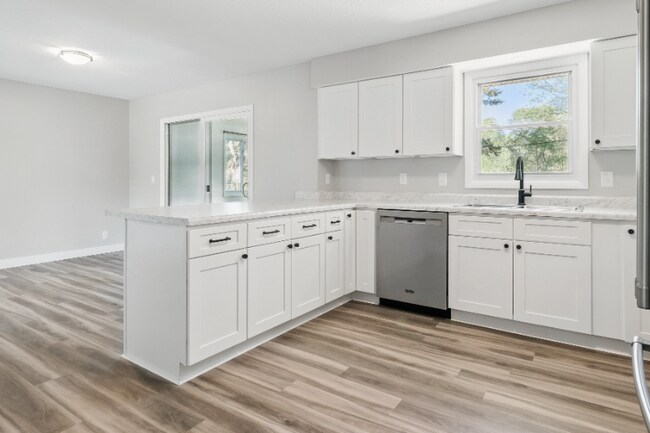 Foto del edificio - 6408 81st Ave N