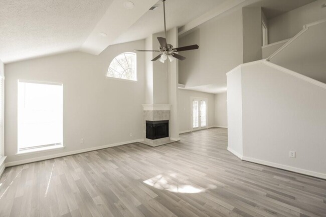 Foto del edificio - 9223 Bristlebrook Dr