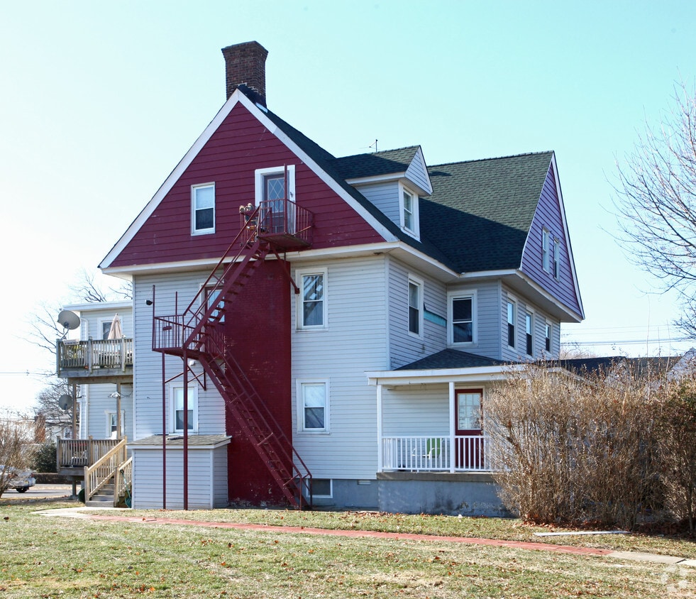 Building Photo - 437 Sairs Ave