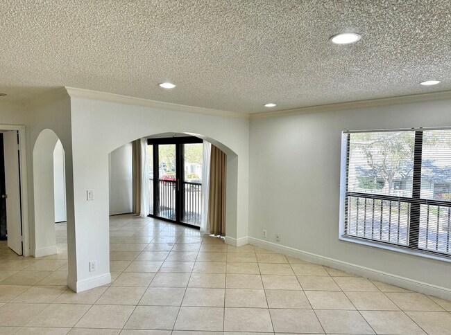 Building Photo - 3939 Carambola Cir N