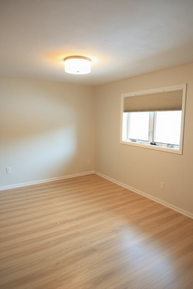 Foto del edificio - 206 N High Point Rd