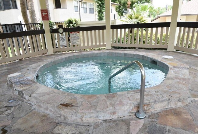 Foto del edificio - 3038 Antique Oaks Cir