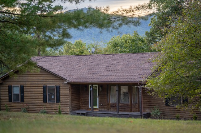 Building Photo - 540 Lakeside Dr
