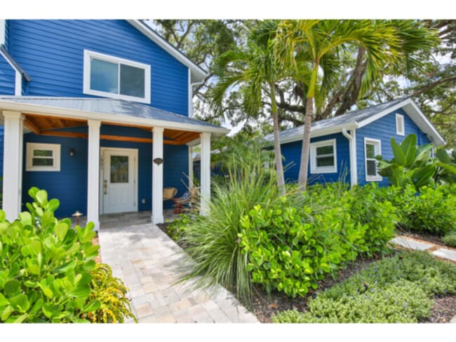 Building Photo - Completely renovated 4 bedroom cottage in ...