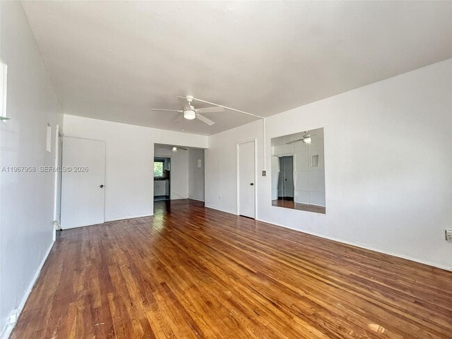 Building Photo - 841 W 40th St