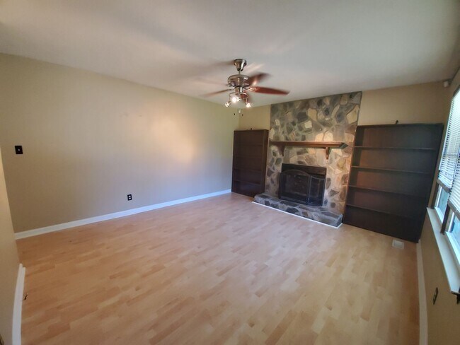 Building Photo - 6569 Green Meadow Ct