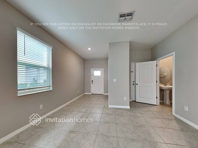 Foto del edificio - 8497 Campus Woods Way