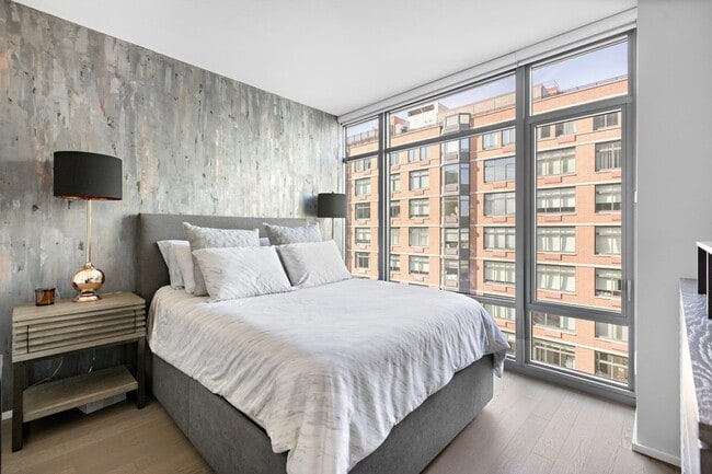 Building Photo - KHuds