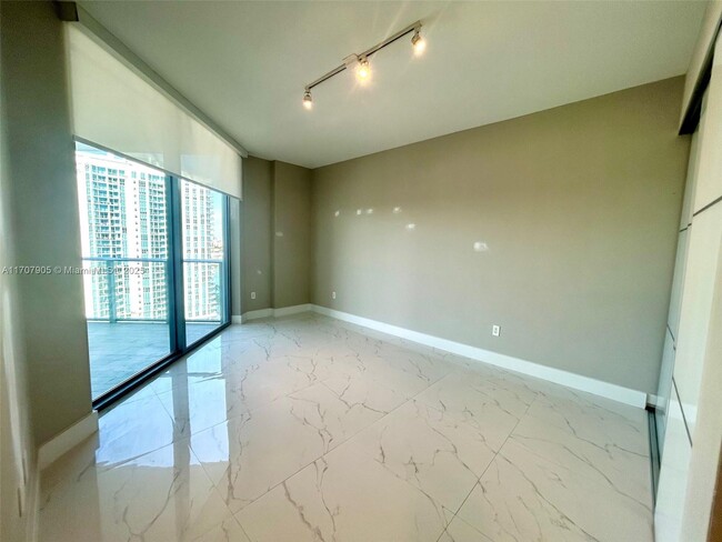 Building Photo - 17111 Biscayne Blvd