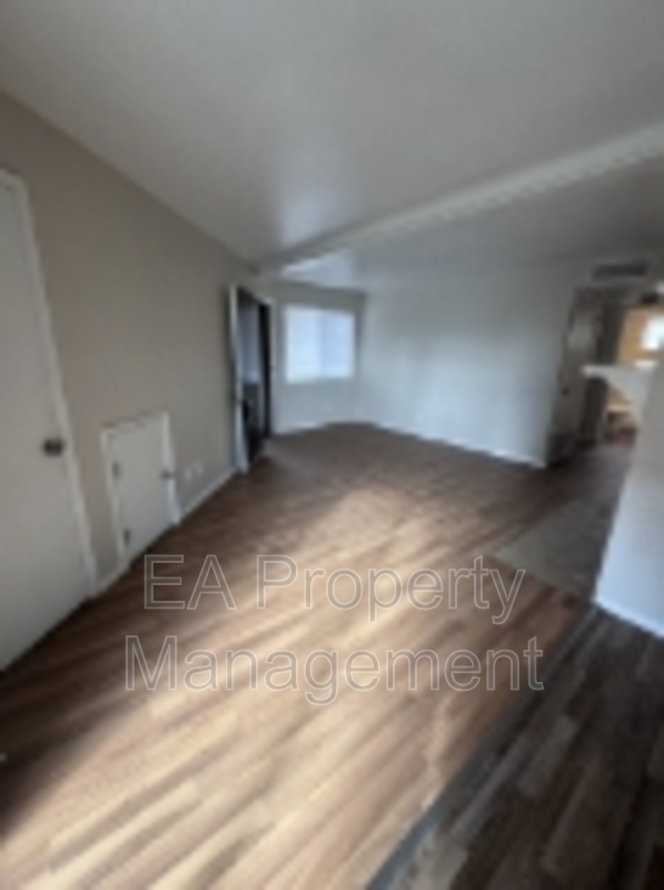 Building Photo - 12304 Candelaria Rd NE