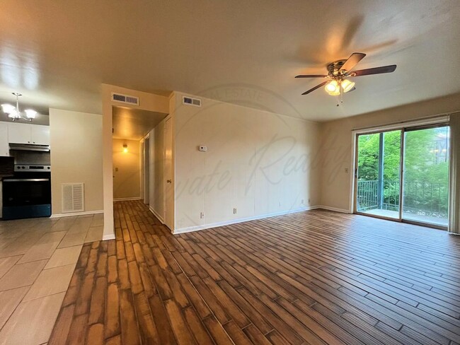 Foto del edificio - Two Bedroom Spacious Second-Floor Apartmen...