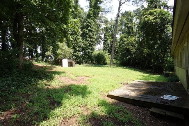 Building Photo - 435 S Barnett Shoals Rd