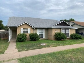 Building Photo - 12320 Alderbrook Dr