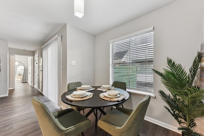 Building Photo - The Lantern Apartments