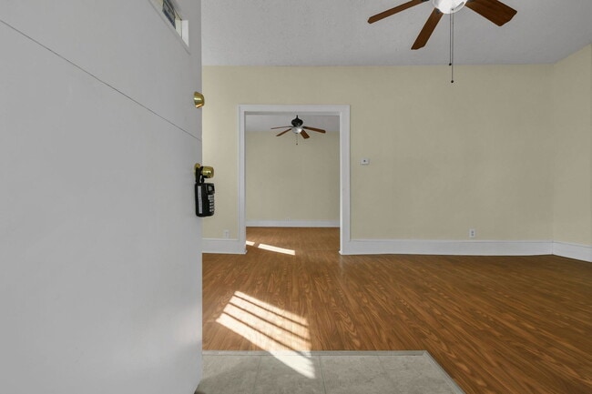 Foto del edificio - 103 W Walnut St