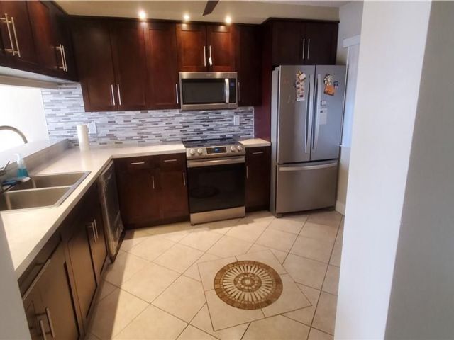 Foto principal - 8040 Hampton Blvd