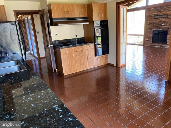 Building Photo - 2556 Vale Ridge Court