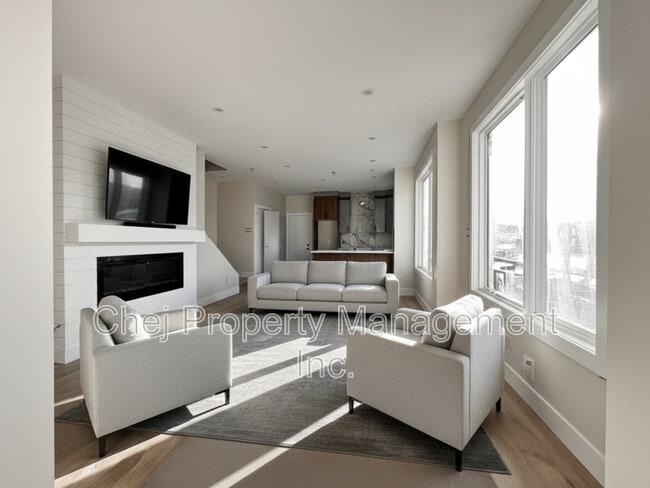 Photo du bâtiment - 14807-14899 99 Ave NW