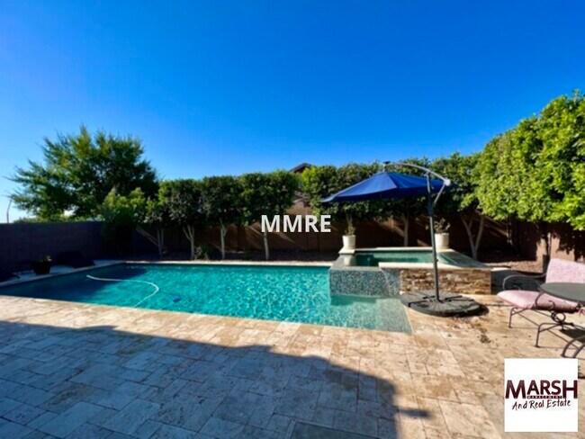 Foto del edificio - Beautiful 3 bedroom home plus den with pri...