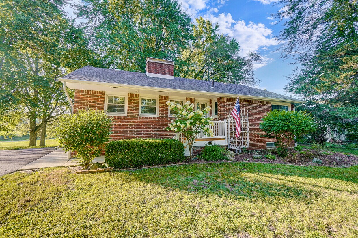 Primary Photo - 883 Sand Ridge Rd
