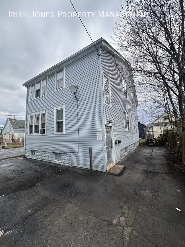 Building Photo - 175 Freund St