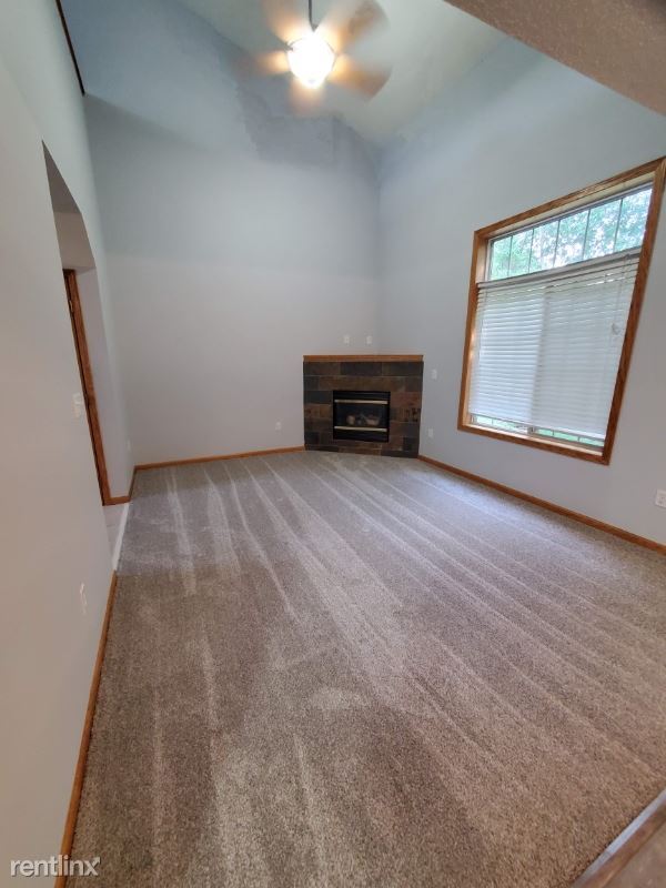 Building Photo - 2 br, 2.5 bath Townhome - 23173 iris avenue