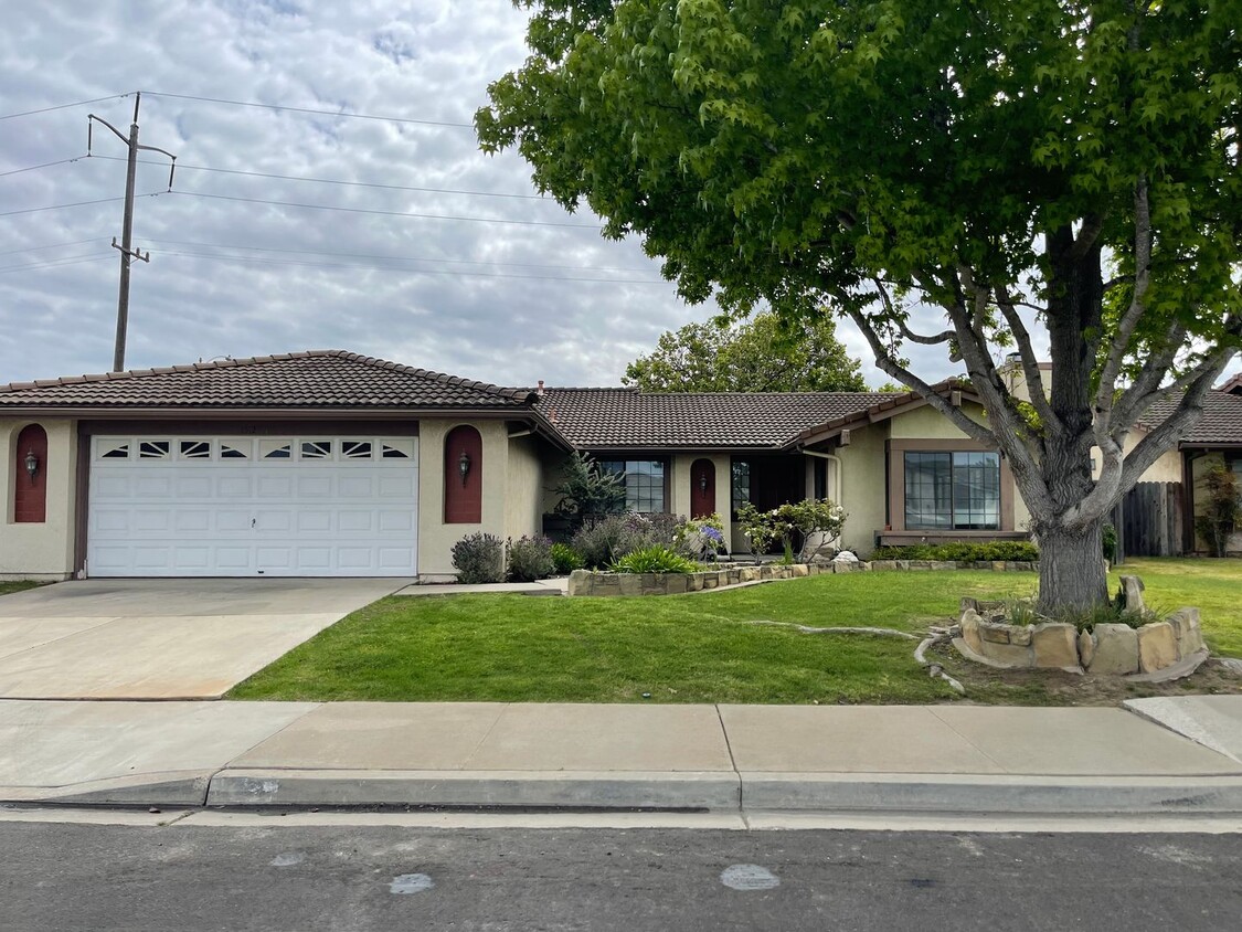Primary Photo - Conveniently Located 4 Bedroom Home