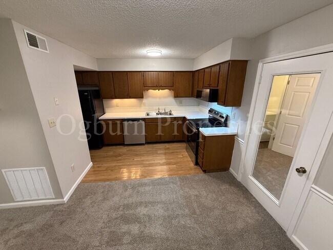 Foto del edificio - 1018 Cedar Pl Ct