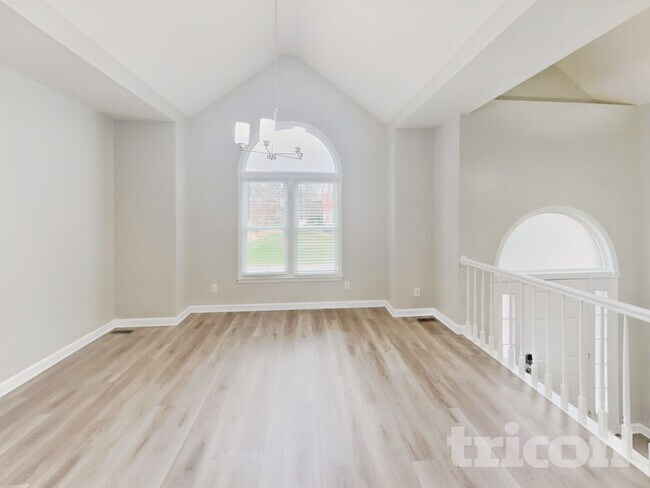 Foto del edificio - 4981 Tulip Grove Ln