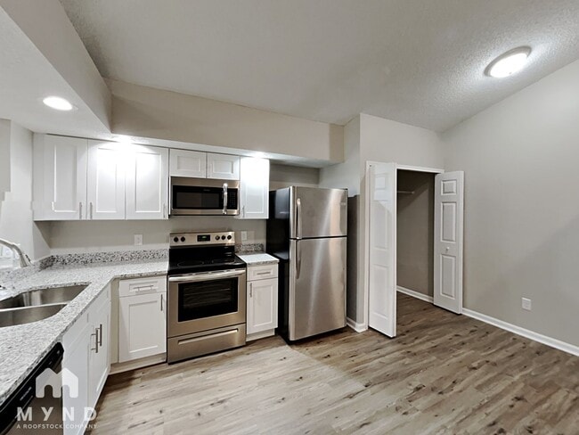 Building Photo - 2451 Townsquare Dr