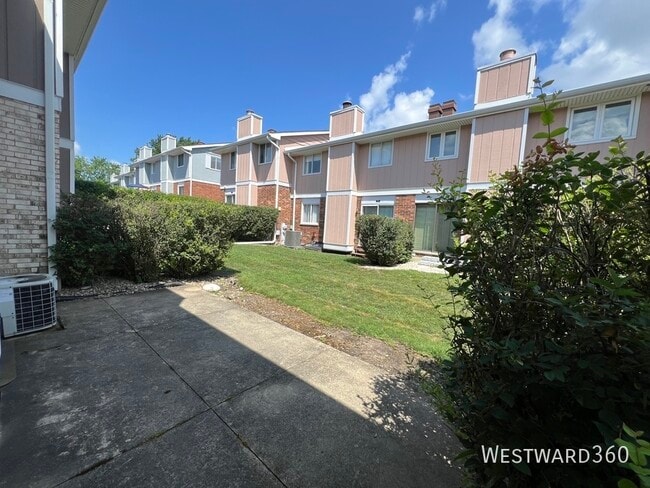 Building Photo - 1185 Leicester Ct