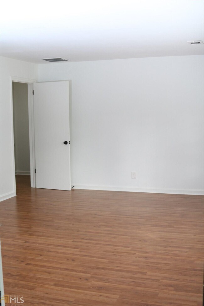 Foto del edificio - 1215 SW Westview Dr